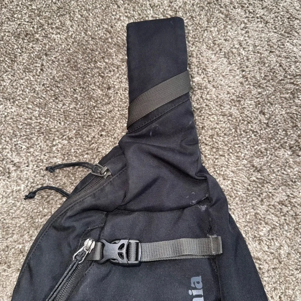 Patagonia Atom 8L Sling Bag Unisex OS Black Good Crossbody Backpack 48261
